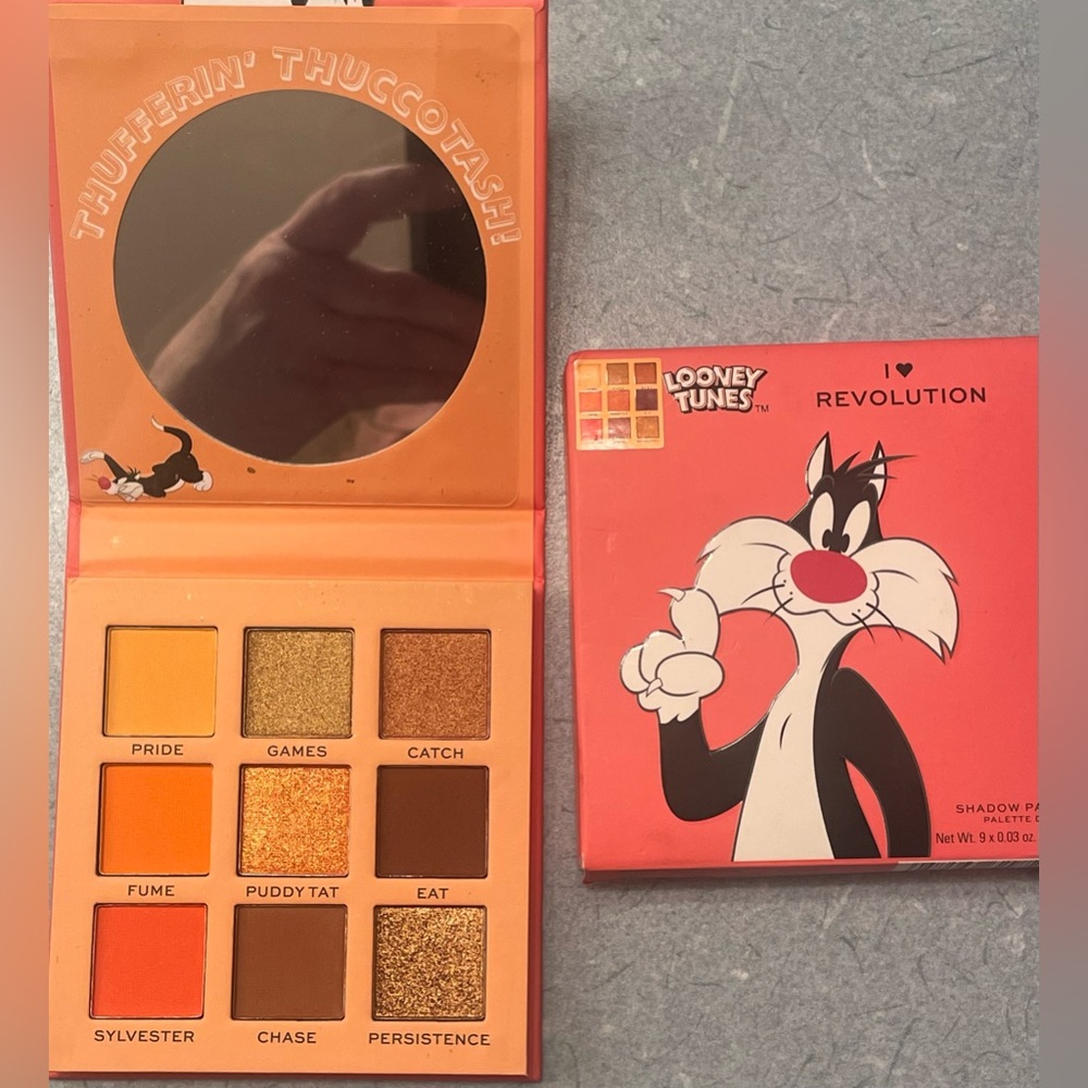 I Love Revolution Makeup✨Looney Tunes Eye Shadow Palette✨Sylvester the Cat✨New